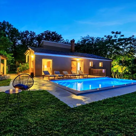 Ferlini In Istria With Private 10000 M2 Garden Svetvincenat
