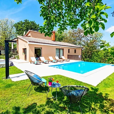 Ferlini In Istria With Private 10000 M2 Garden